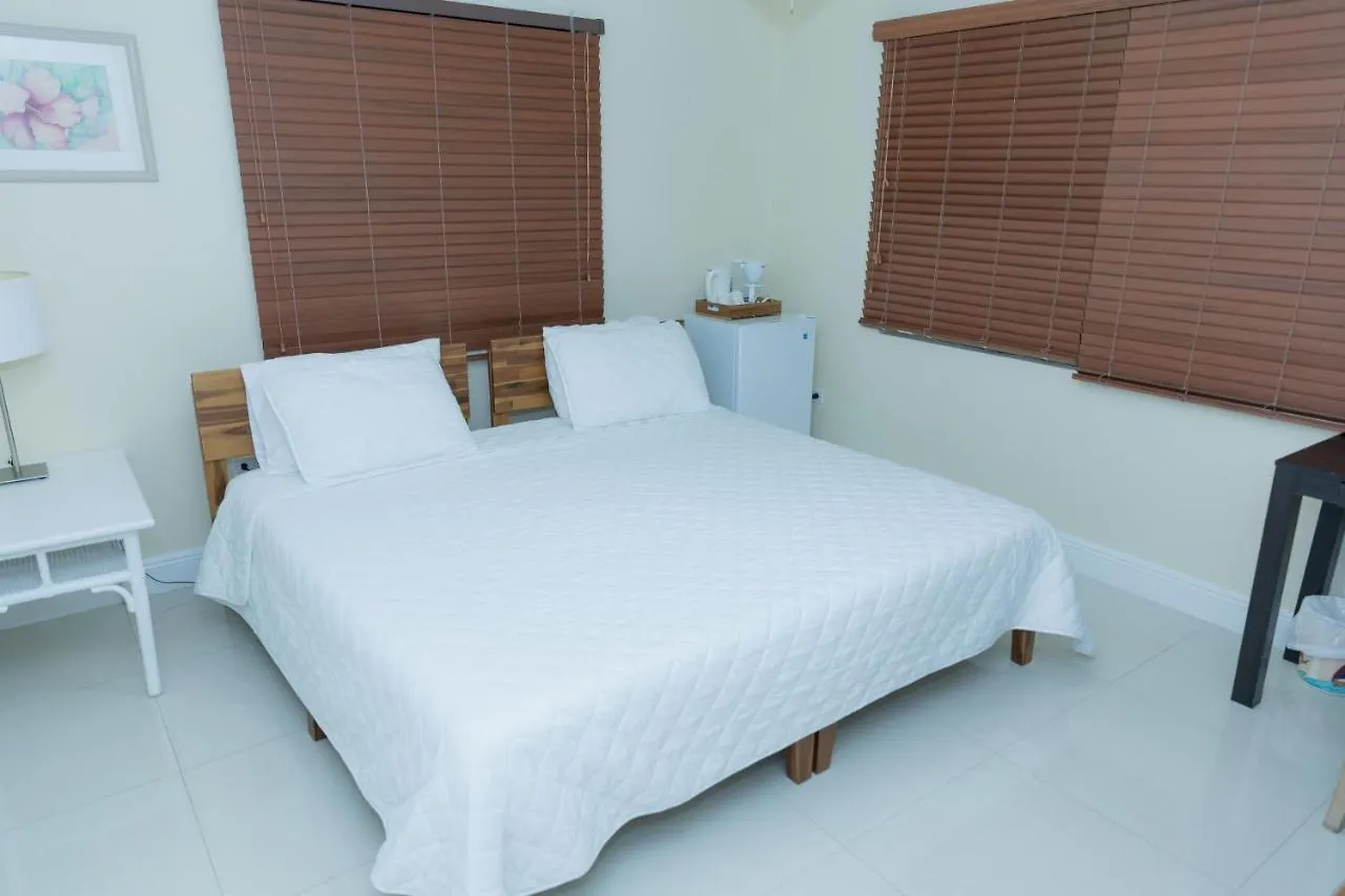 ג'ורג' טאון Addison Lee Cayman Villa
