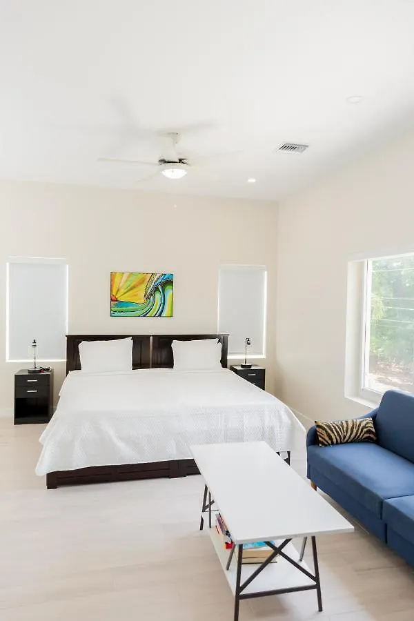 ג'ורג' טאון Addison Lee Cayman Villa