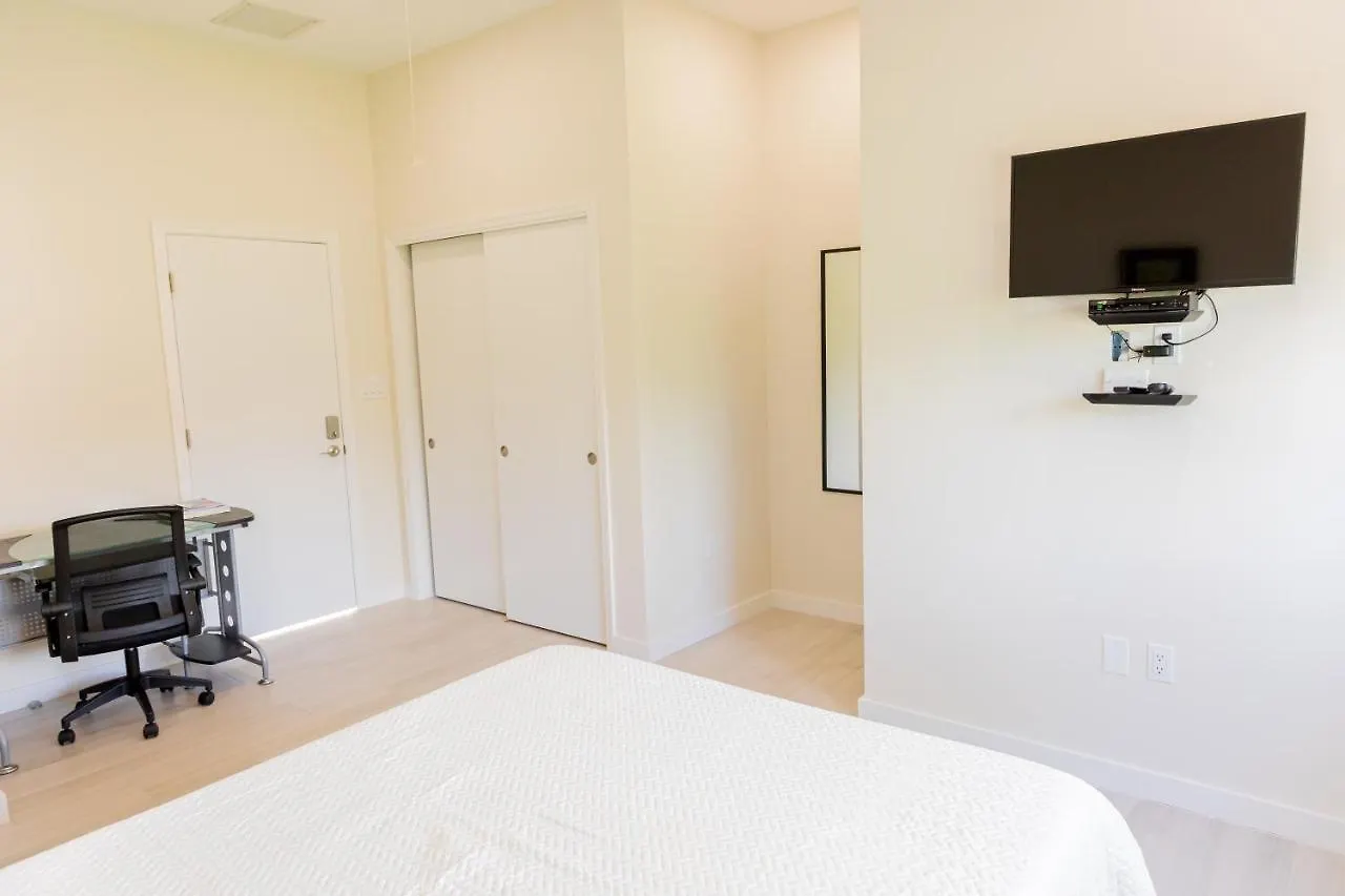 בית הארחה ג'ורג' טאון Addison Lee Cayman Villa איי קיימן