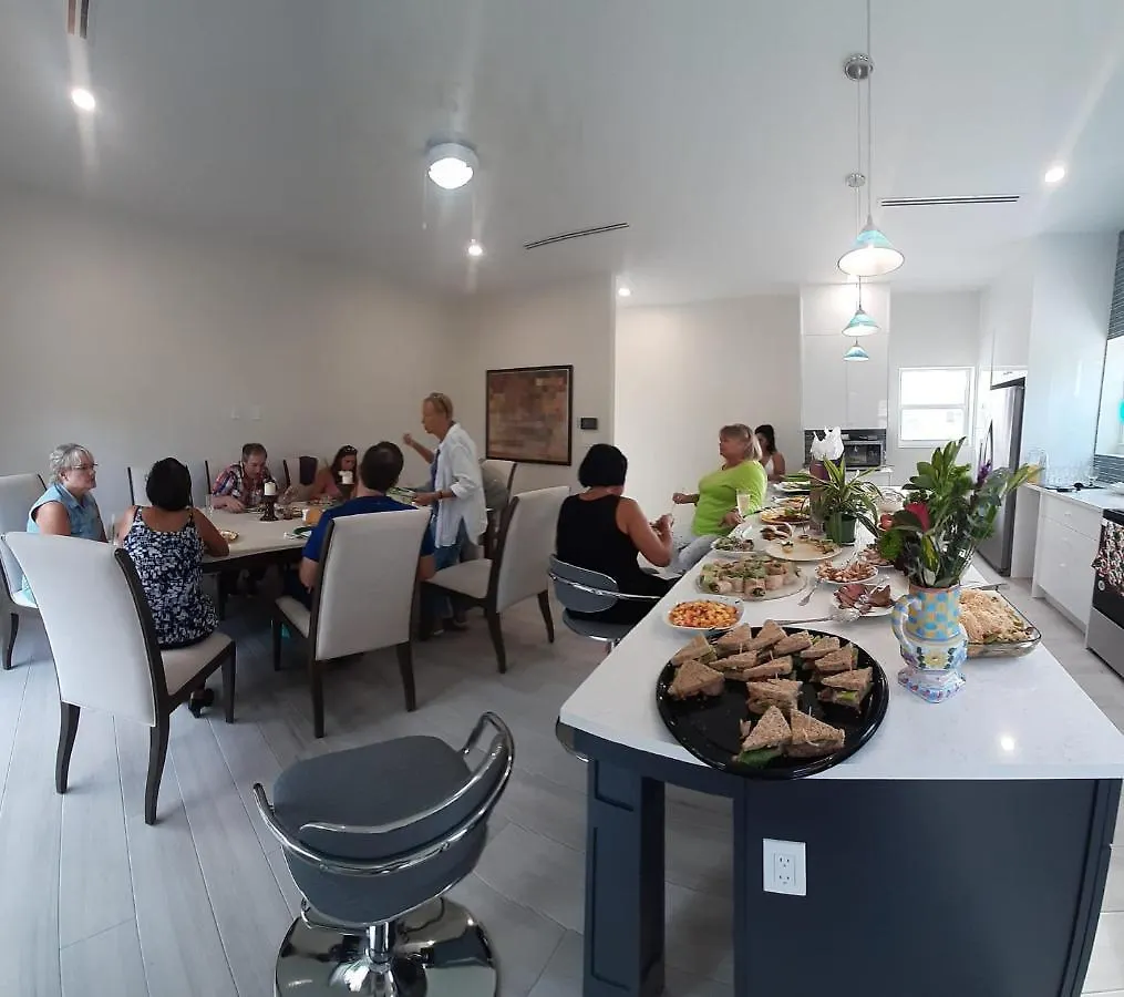בית הארחה ג'ורג' טאון Addison Lee Cayman Villa איי קיימן