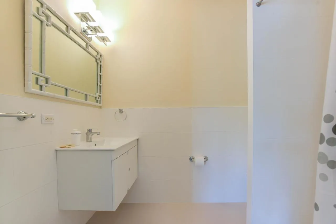 בית הארחה ג'ורג' טאון Addison Lee Cayman Villa