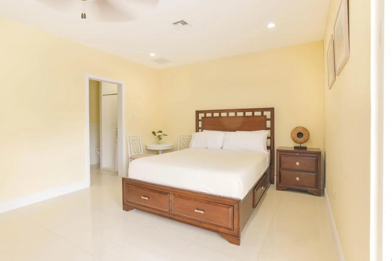 בית הארחה ג'ורג' טאון Addison Lee Cayman Villa